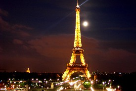 31 марта парижане отметили годовщину Эйфелевой башни
