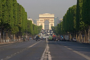 Елисейские поля в Париже станут пешеходными