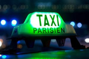 В Париже зафиксировали стоимость поездок в такси